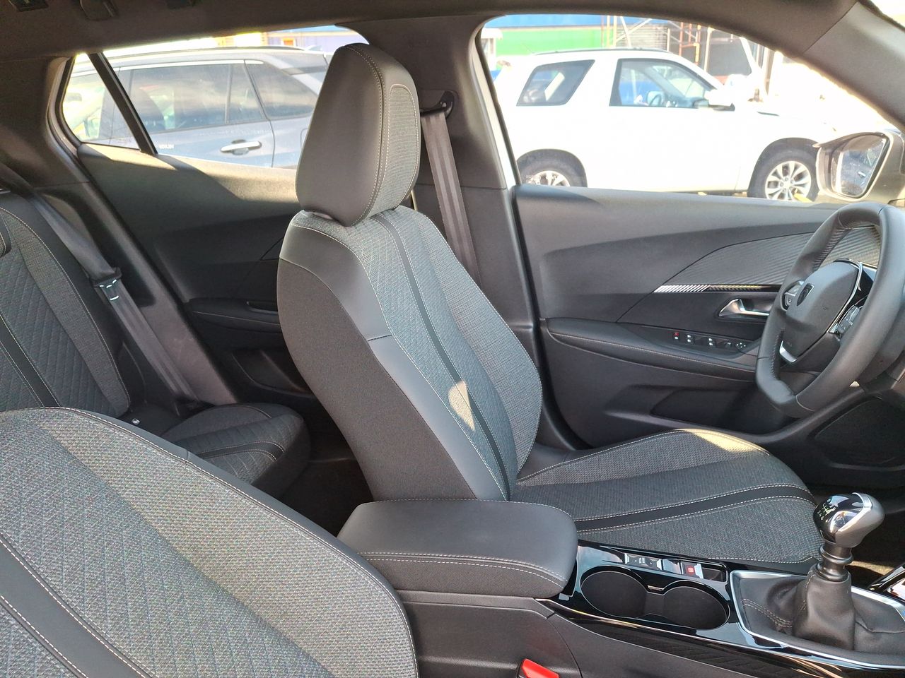 Peugeot 2008 — foto 16 de 35