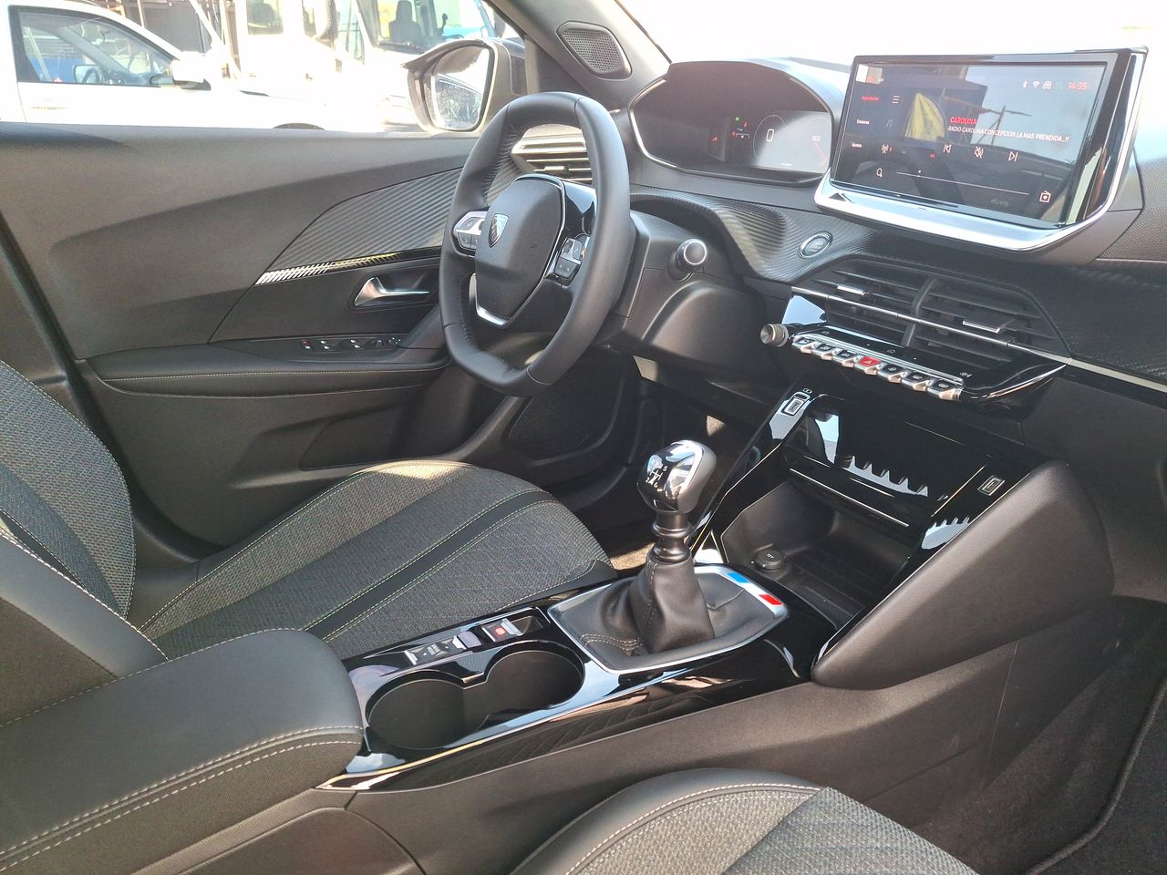 Peugeot 2008 — foto 17 de 35