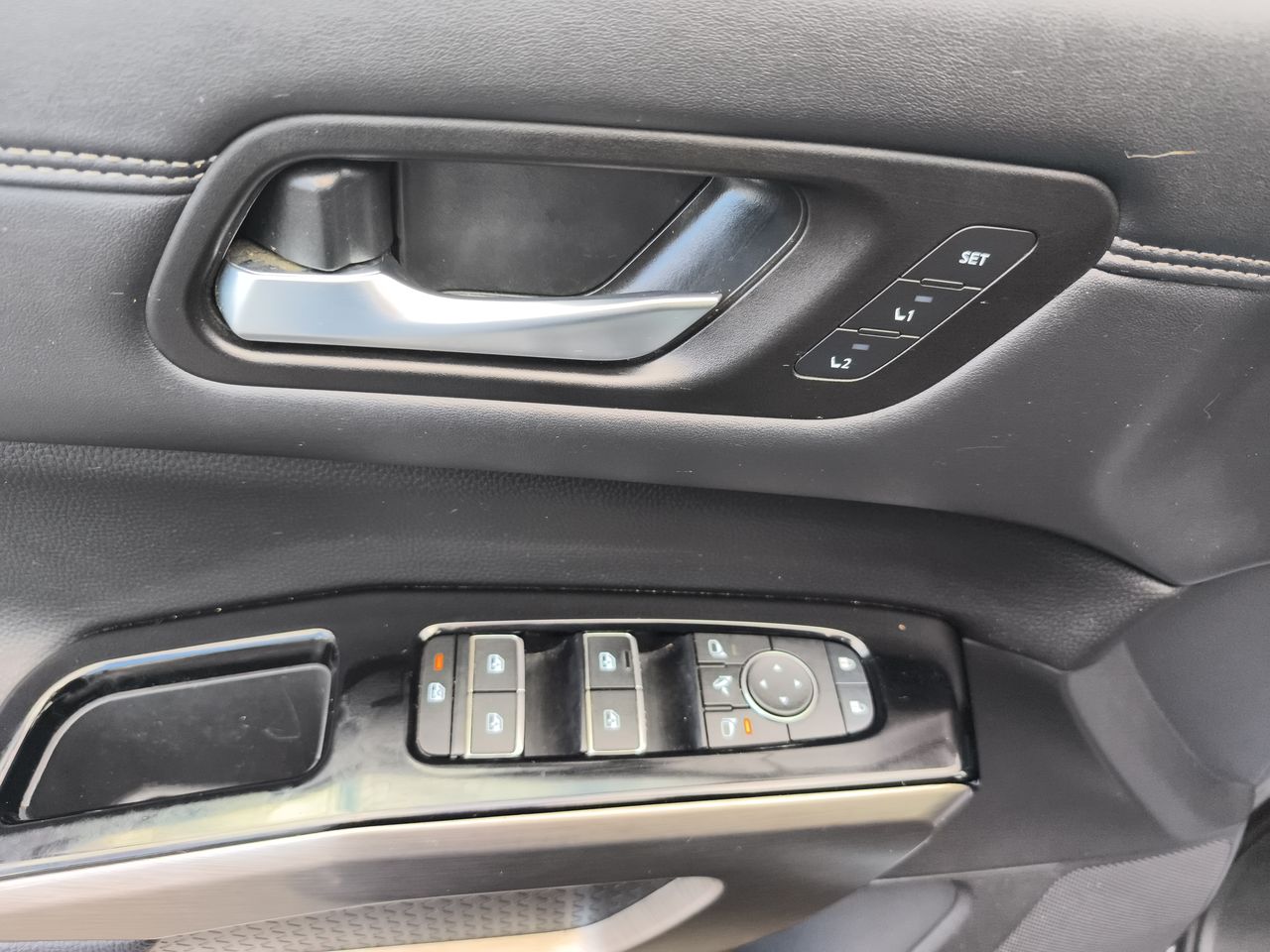 Nissan Pathfinder — foto 21 de 36
