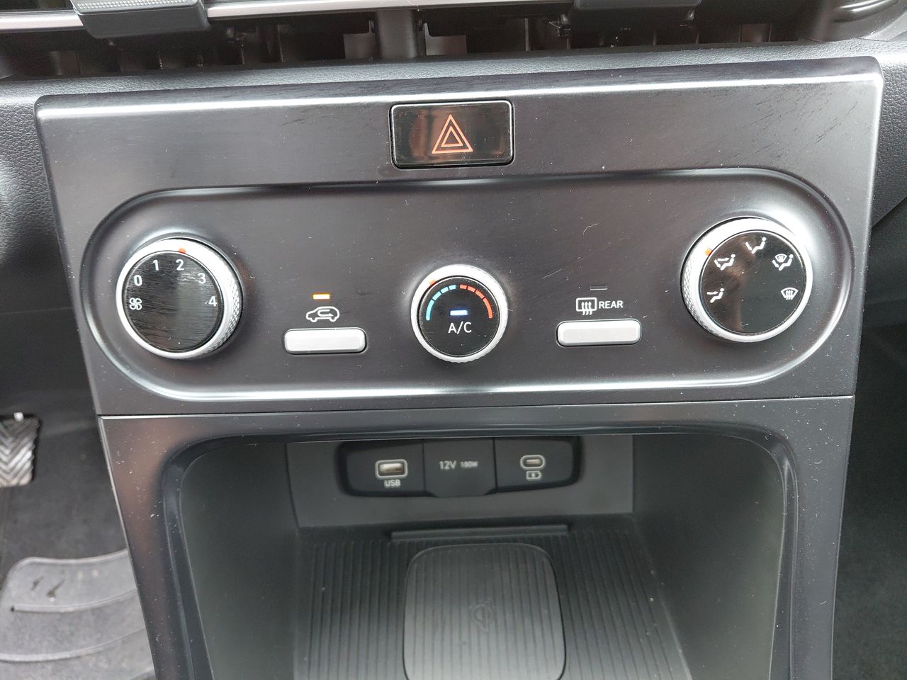 HYUNDAI - 20