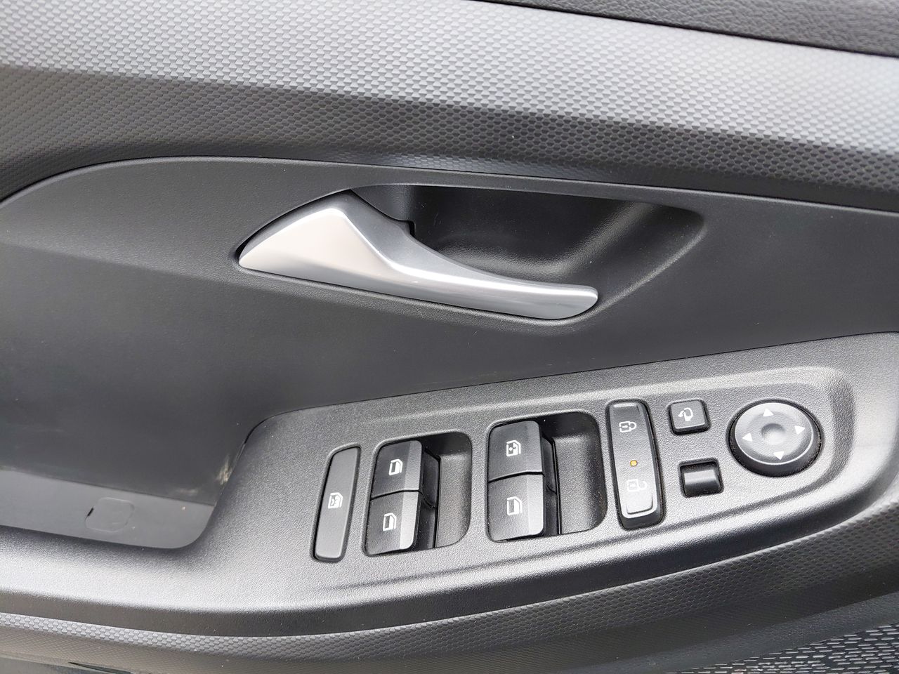 HYUNDAI - 12