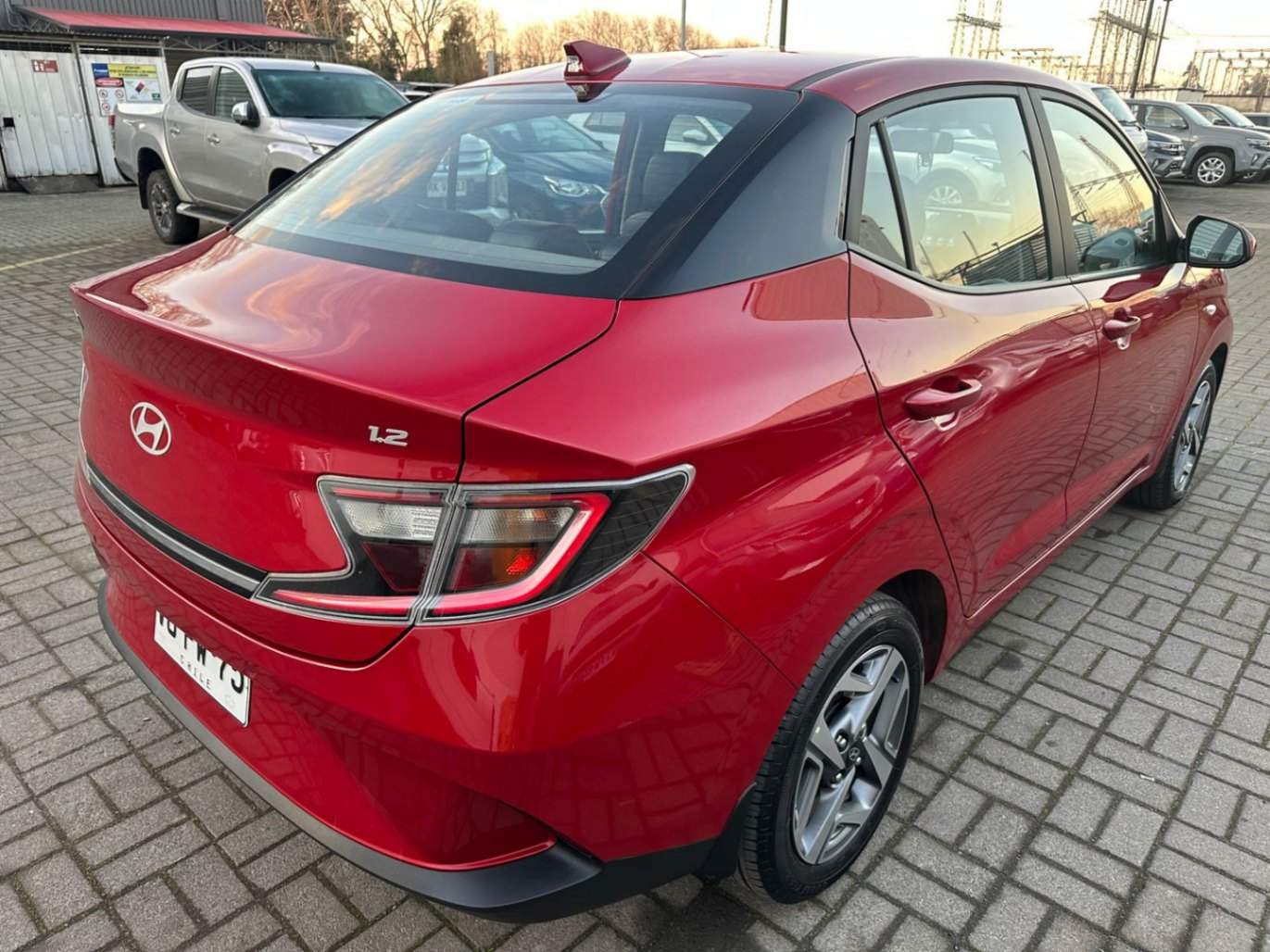 HYUNDAI - 3