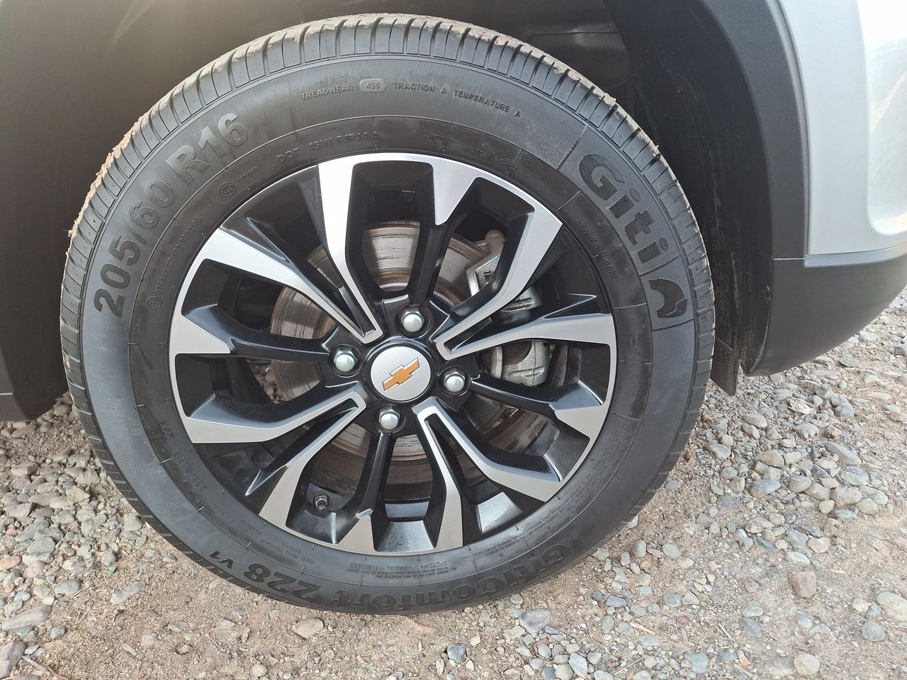KIA Sonet — foto 18 de 33