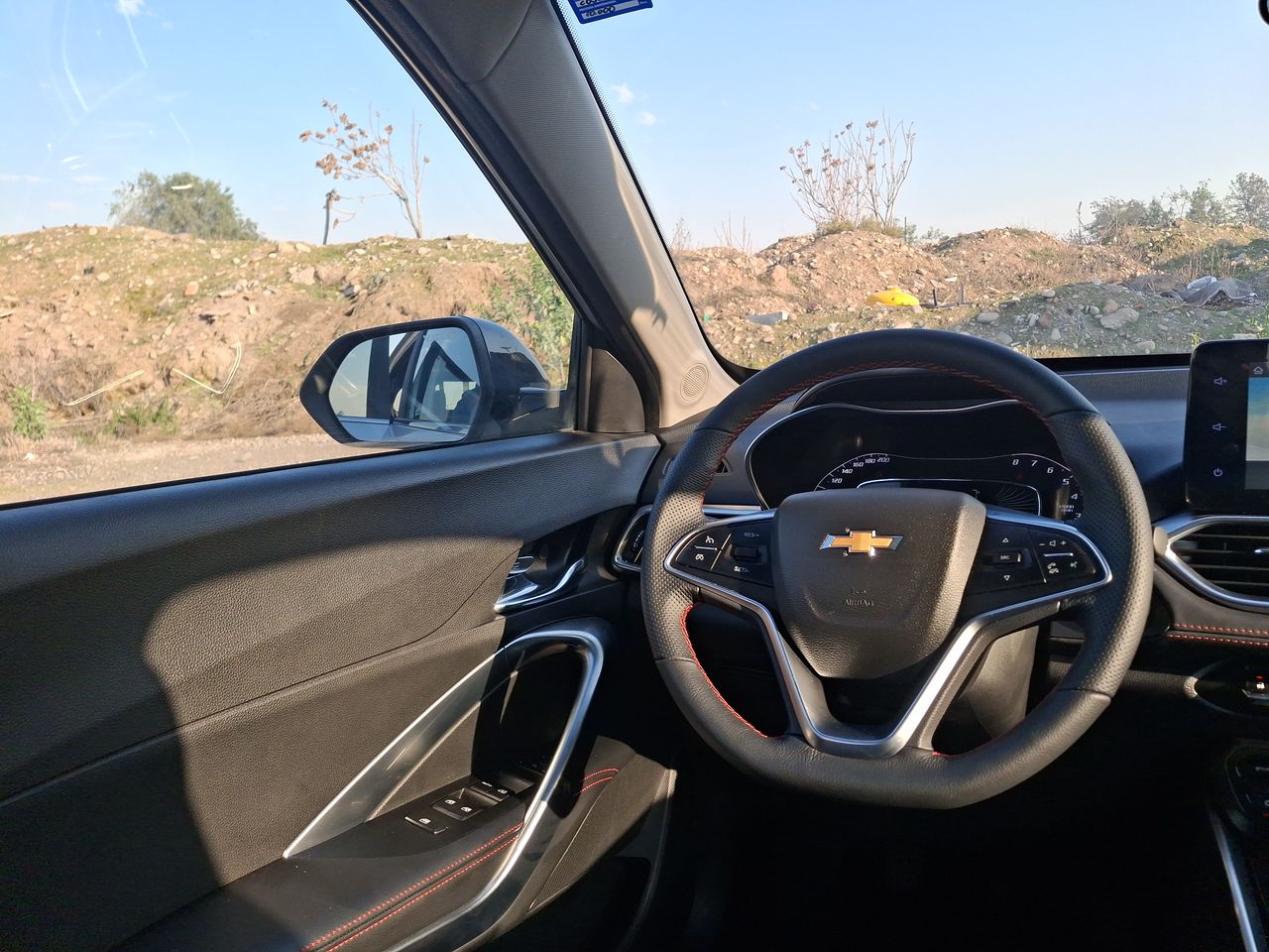 KIA Sonet — foto 17 de 33