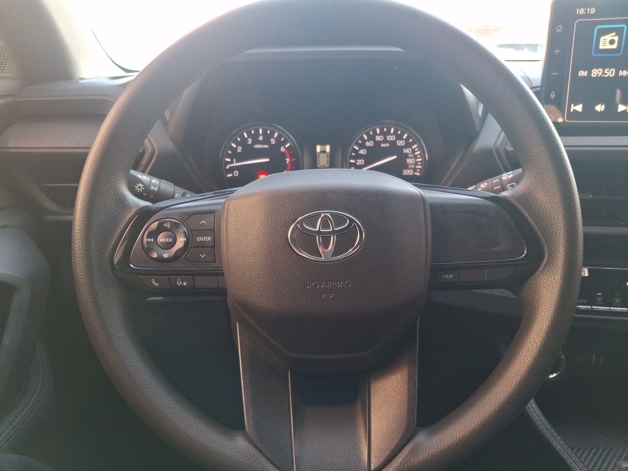 Toyota Yaris Cross — foto 17 de 27