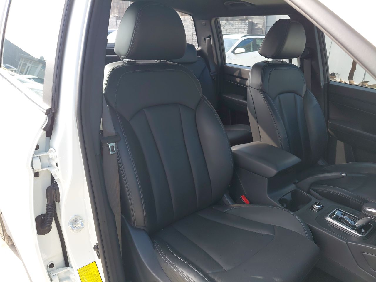 SSANGYONG - 27
