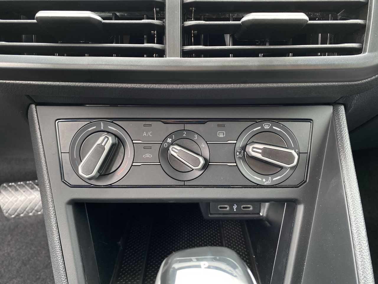 Volkswagen Virtus — foto 23 de 27