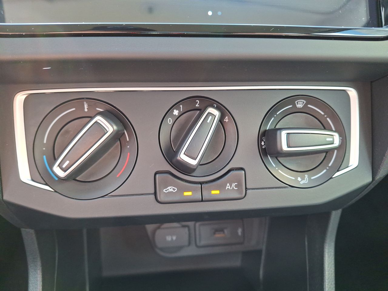 VOLKSWAGEN - 27