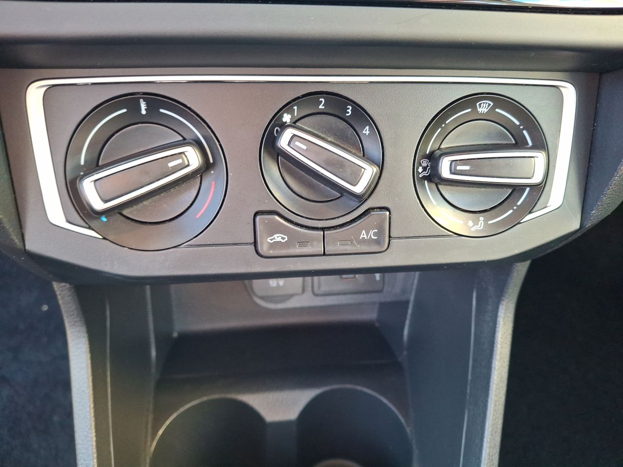 VOLKSWAGEN - 28