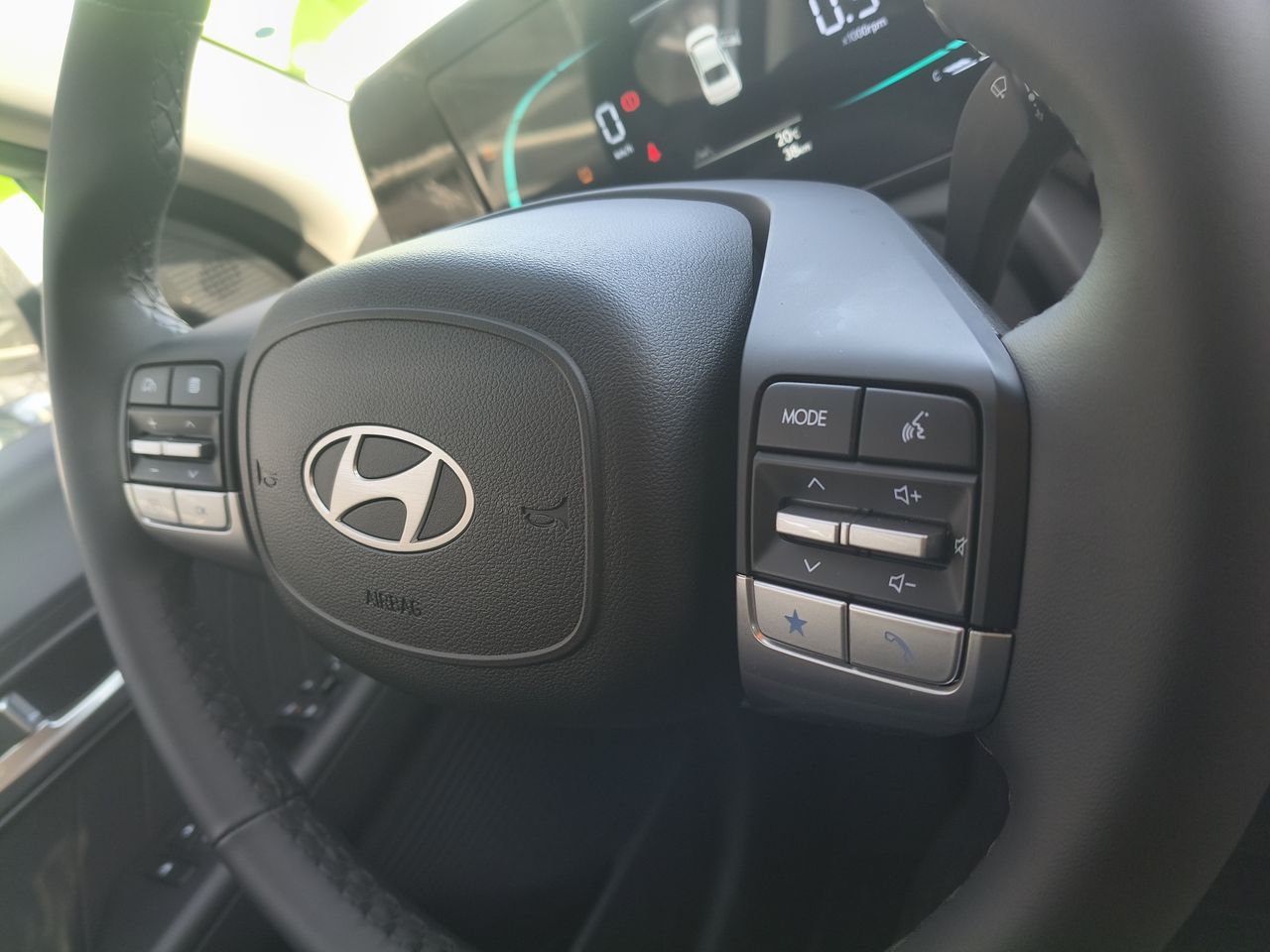 HYUNDAI - 23