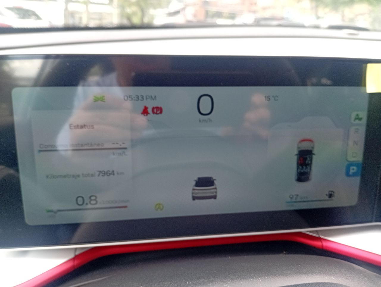 Geely Coolray — foto 28 de 36