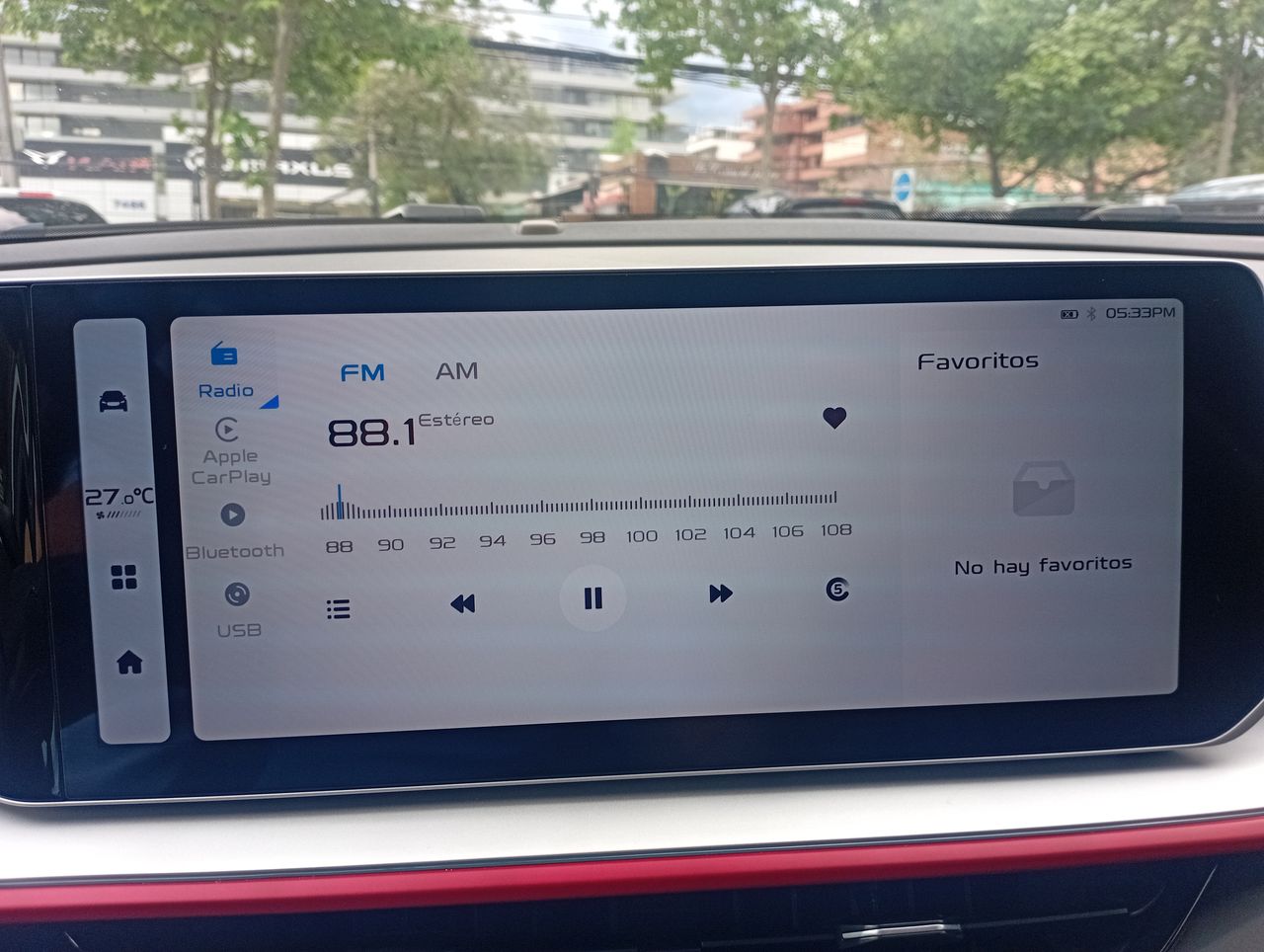 Geely Coolray — foto 29 de 36