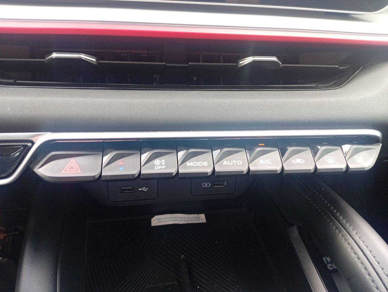 Geely Coolray — foto 31 de 36
