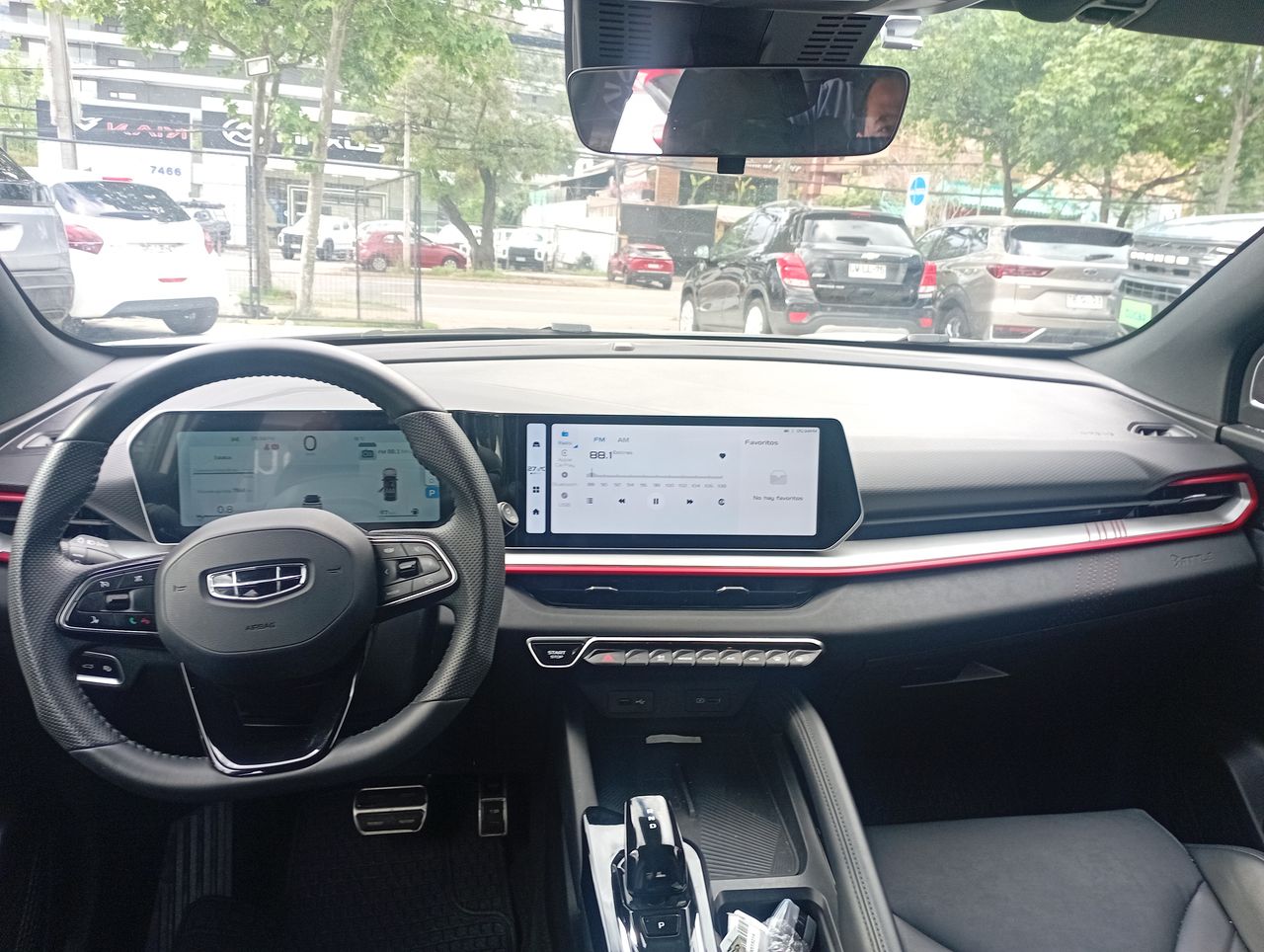 Geely Coolray — foto 33 de 36