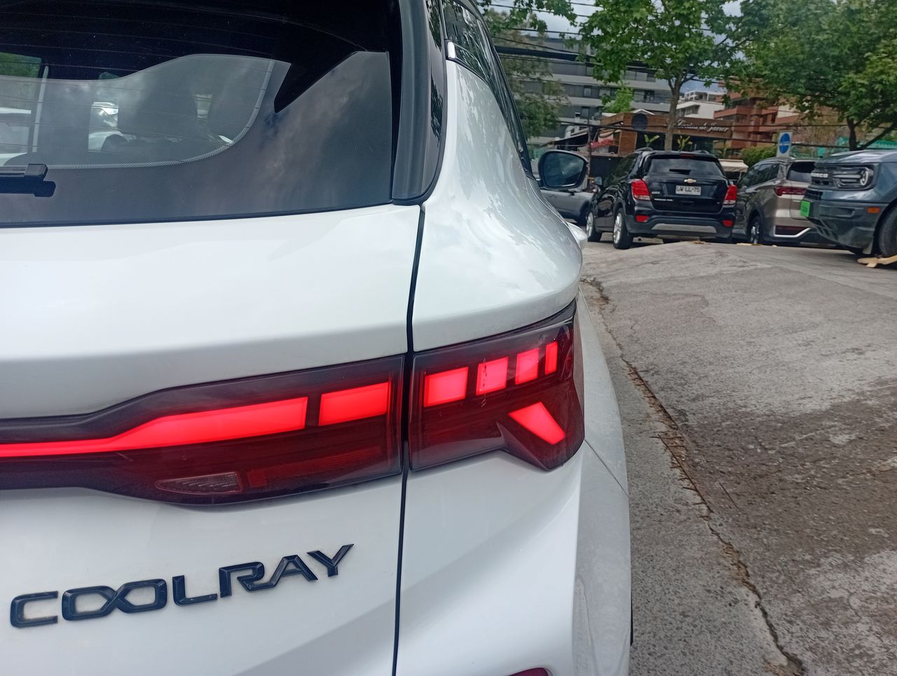 Geely Coolray — foto 21 de 36