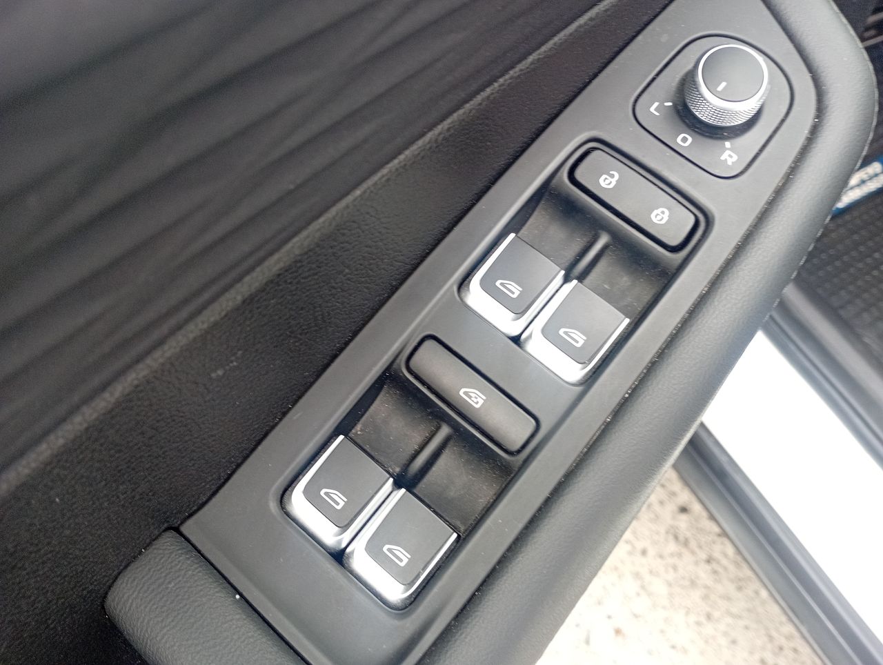 Geely Coolray — foto 23 de 36