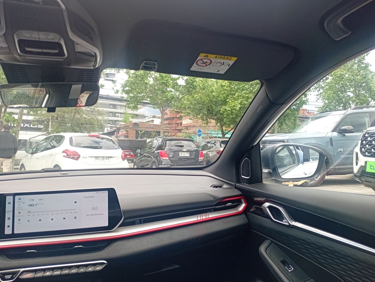 Geely Coolray — foto 11 de 36