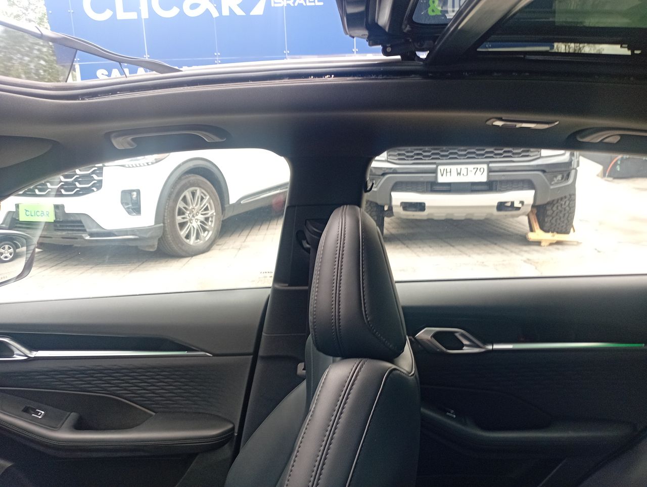 Geely Coolray — foto 12 de 36