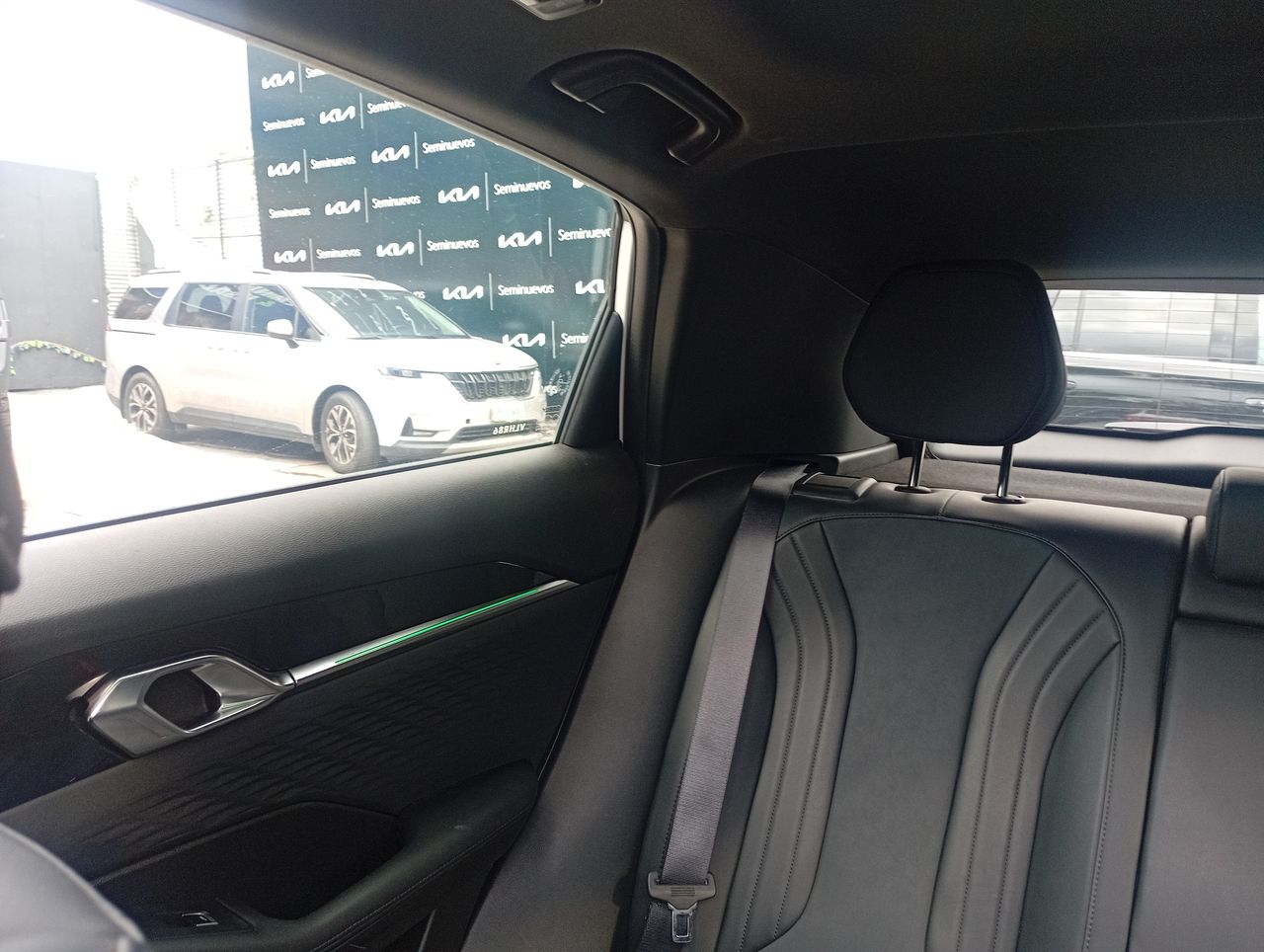 Geely Coolray — foto 13 de 36