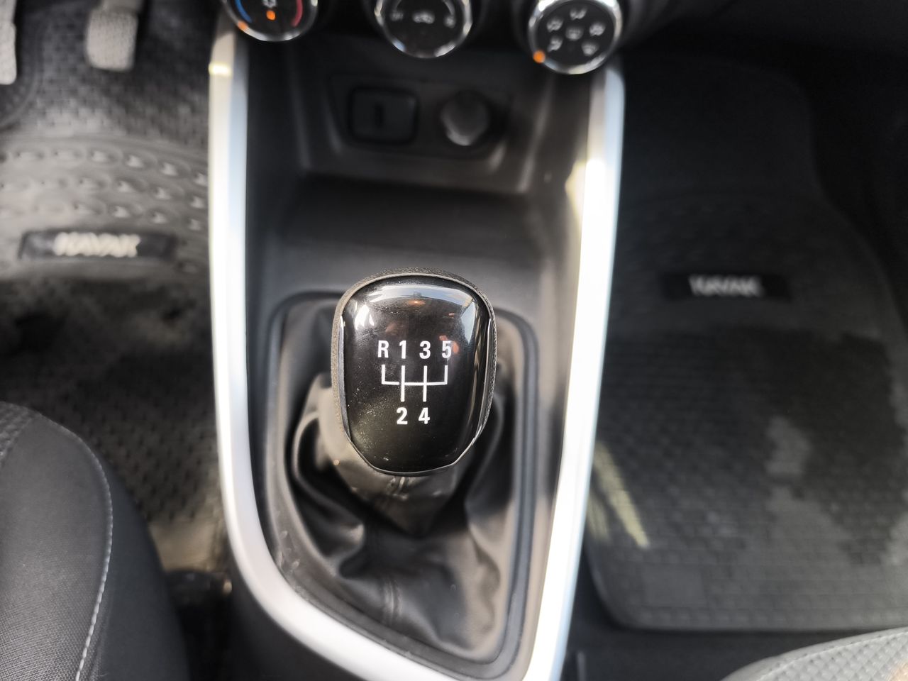 Chevrolet Onix — foto 28 de 29