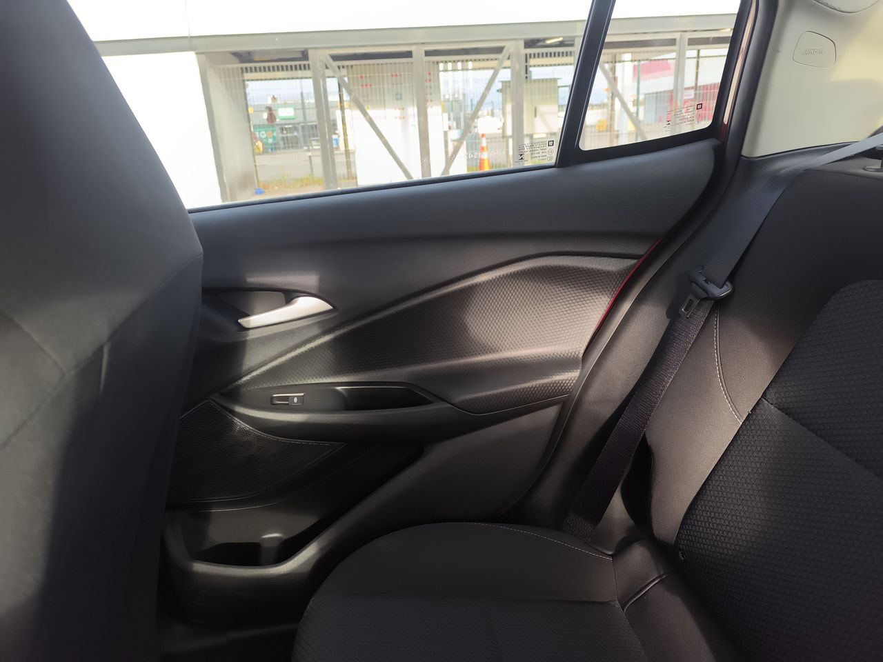 Chevrolet Onix — foto 12 de 29