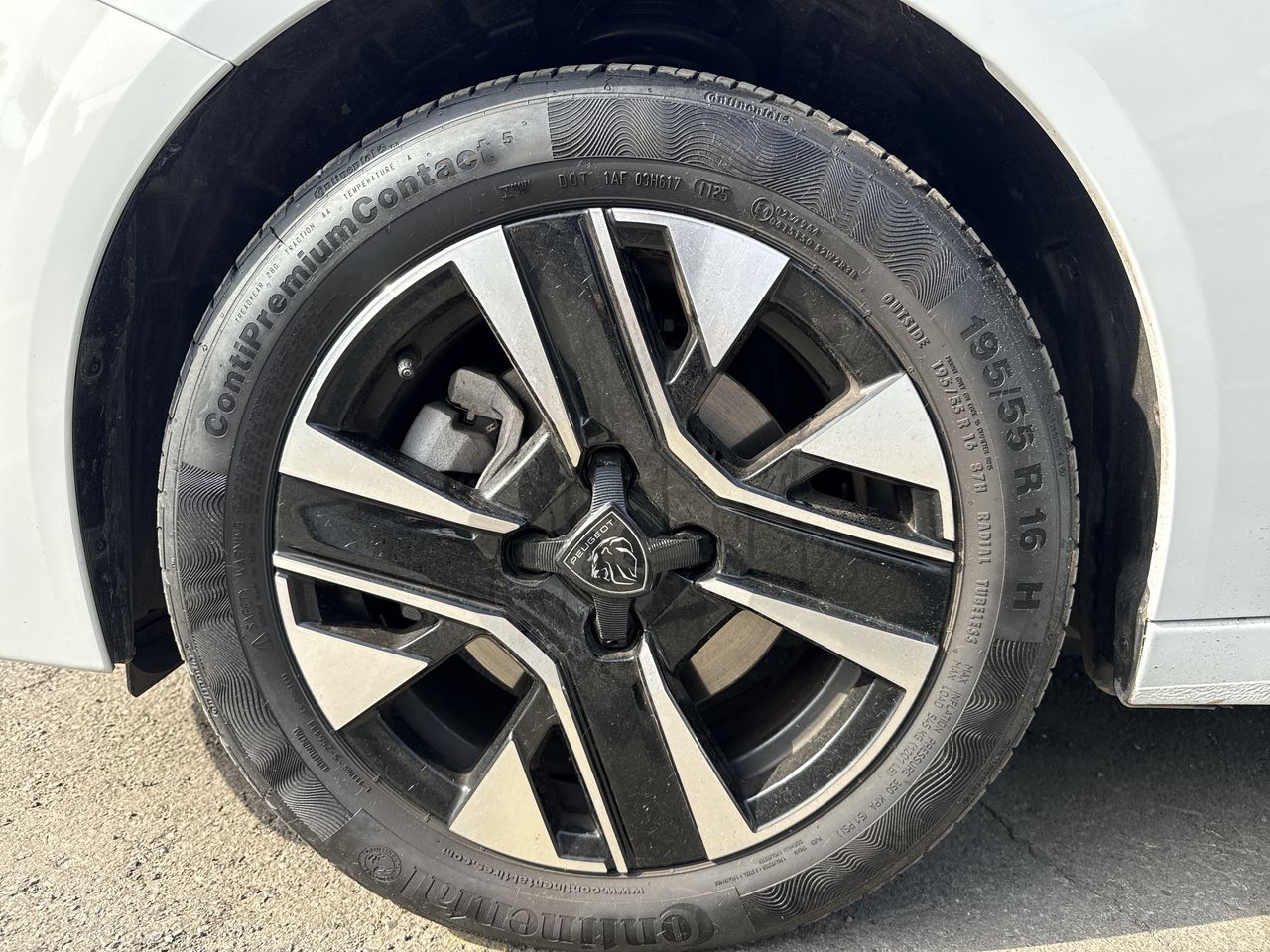 Peugeot 208 — foto 16 de 34