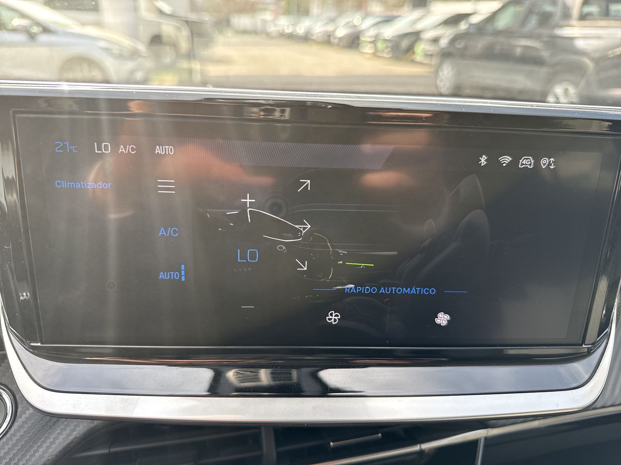 Peugeot 208 — foto 29 de 34
