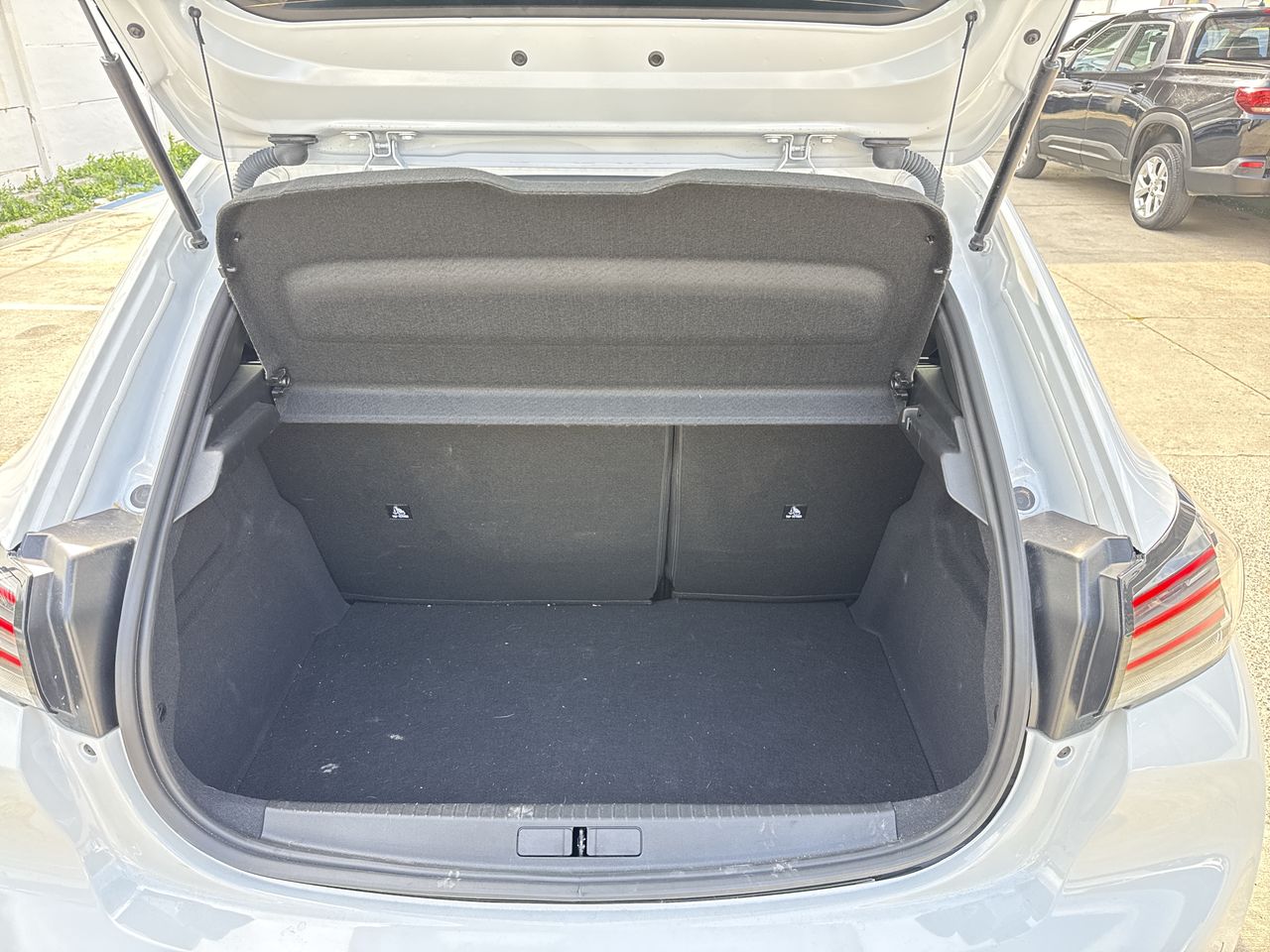 Peugeot 208 — foto 20 de 34