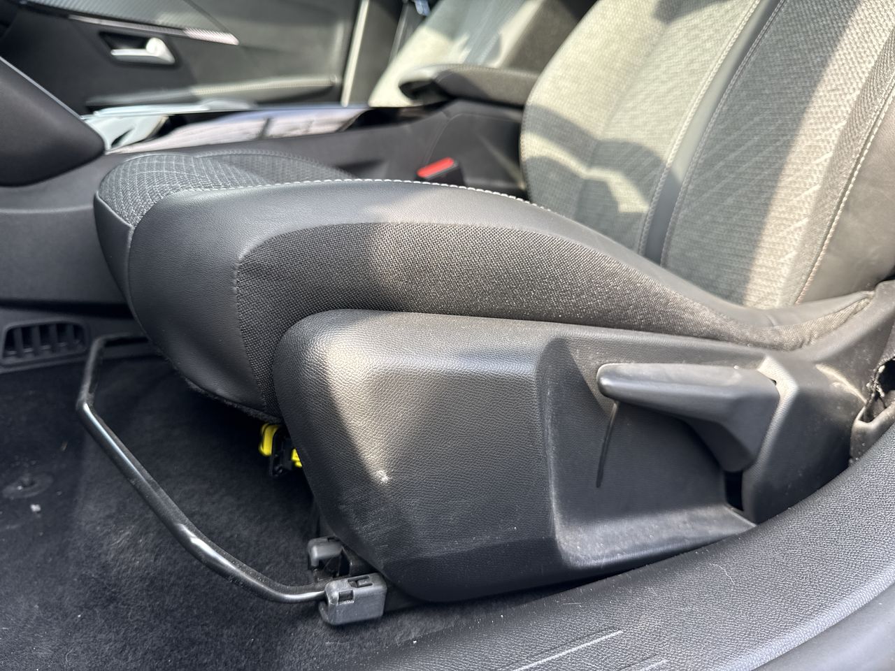 Peugeot 208 — foto 22 de 34
