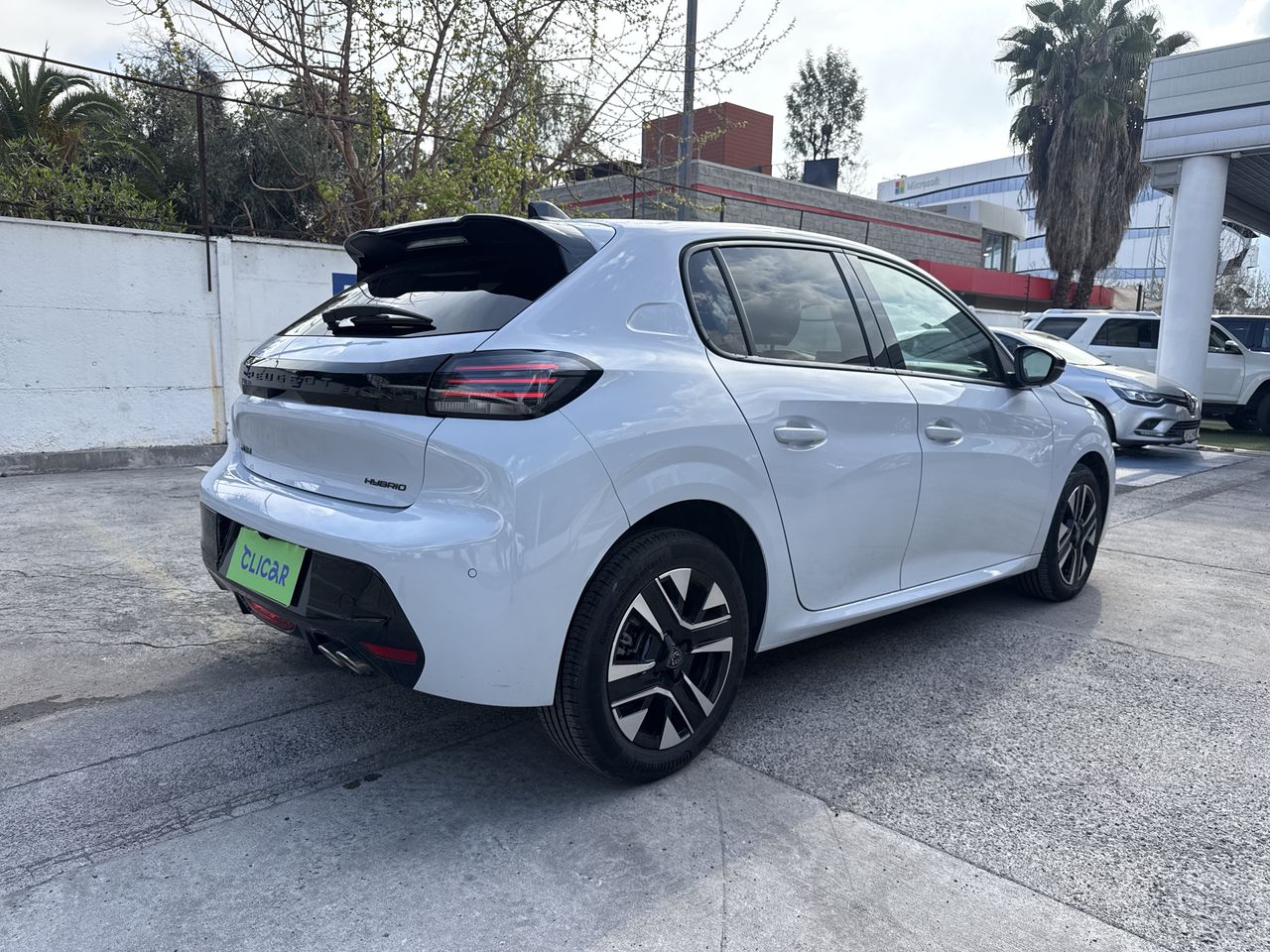 Peugeot 208 — foto 8 de 34