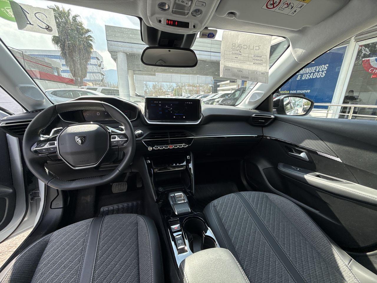 Peugeot 208 — foto 10 de 34