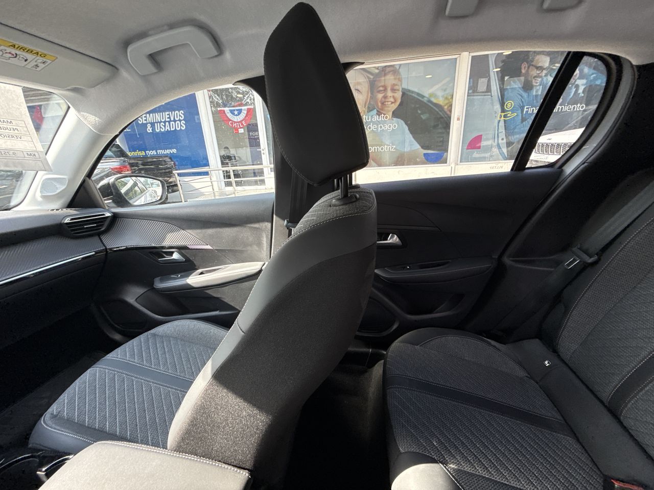 Peugeot 208 — foto 14 de 34