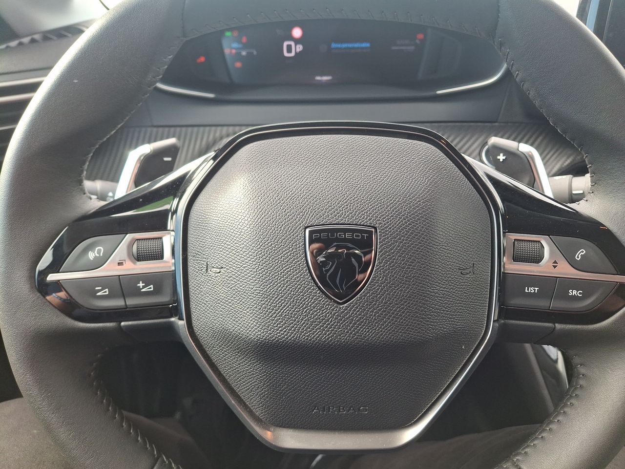 Peugeot 208 — foto 25 de 31