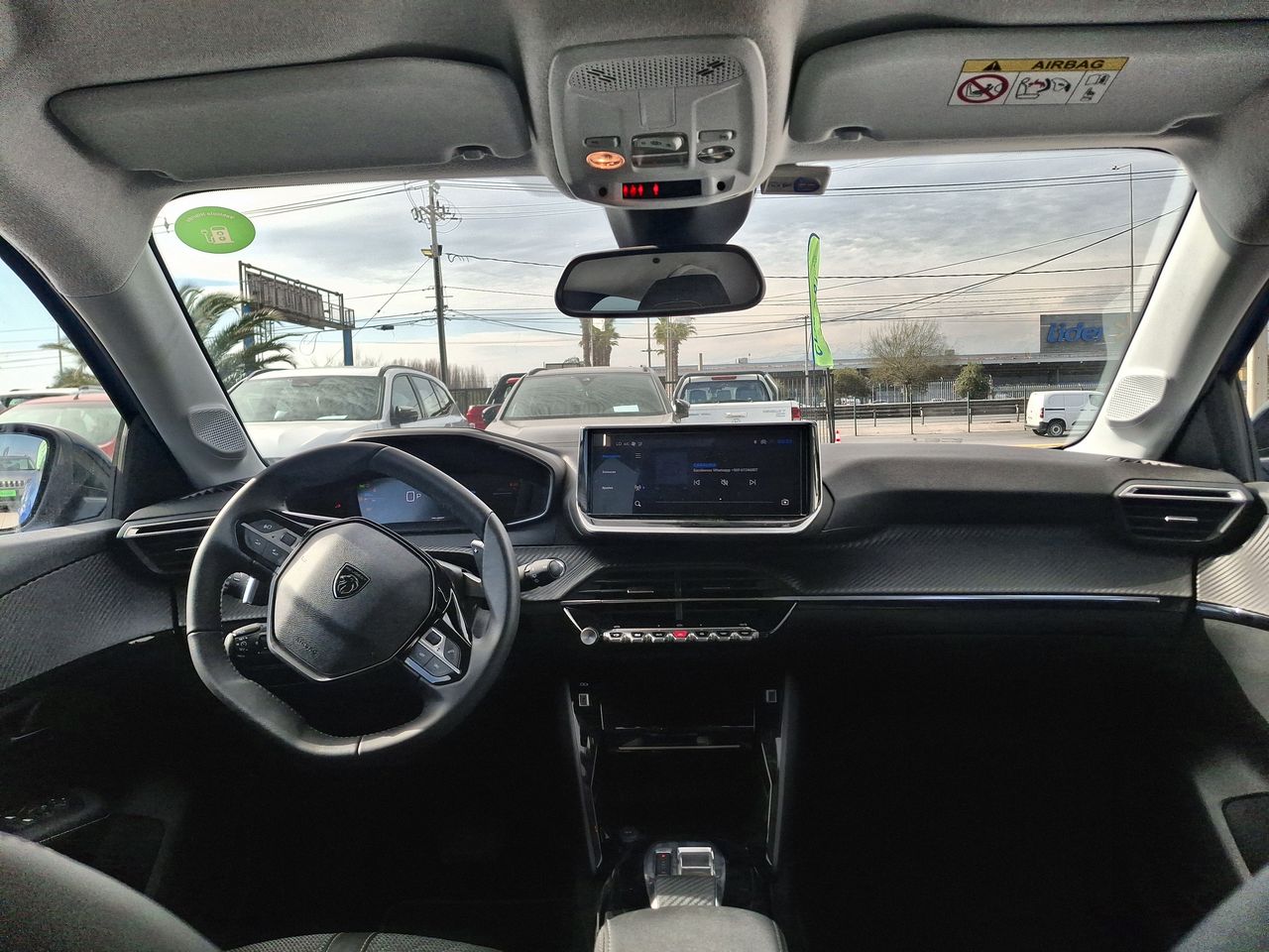 Peugeot 208 — foto 10 de 31