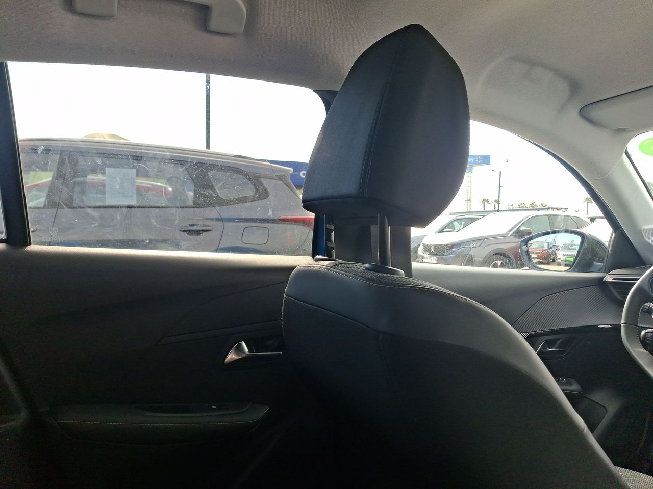 Peugeot 208 — foto 16 de 31
