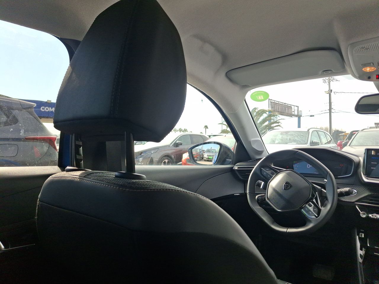 Peugeot 208 — foto 17 de 31