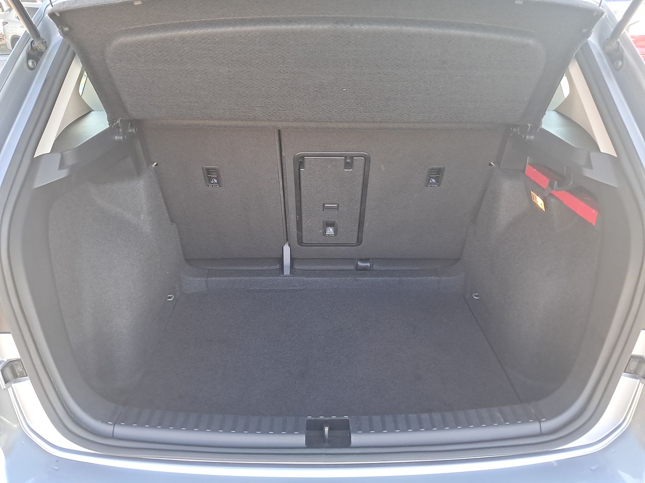 VOLKSWAGEN - 13