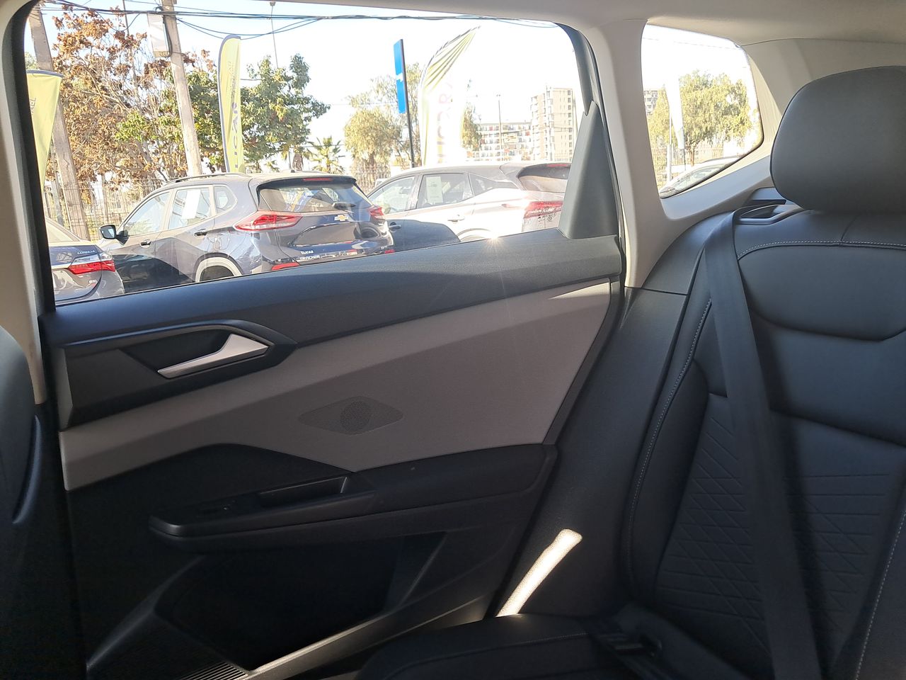 VOLKSWAGEN - 4