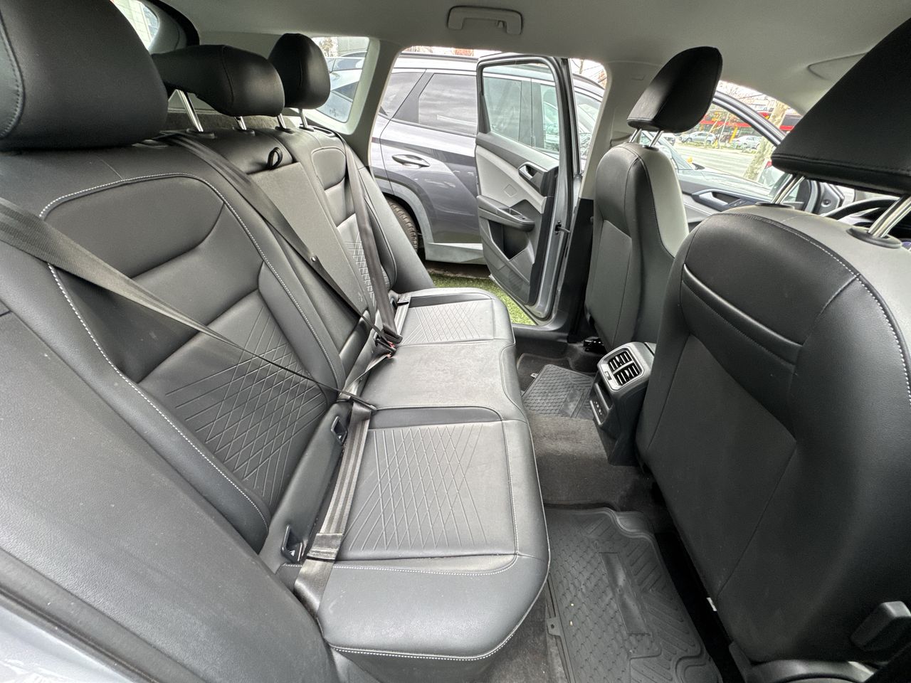 Volkswagen Taos — foto 18 de 20