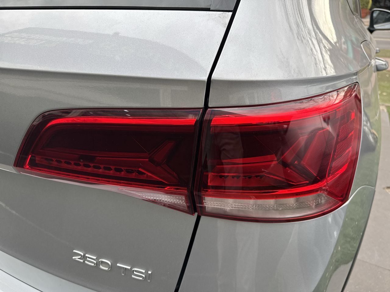 VOLKSWAGEN - 4