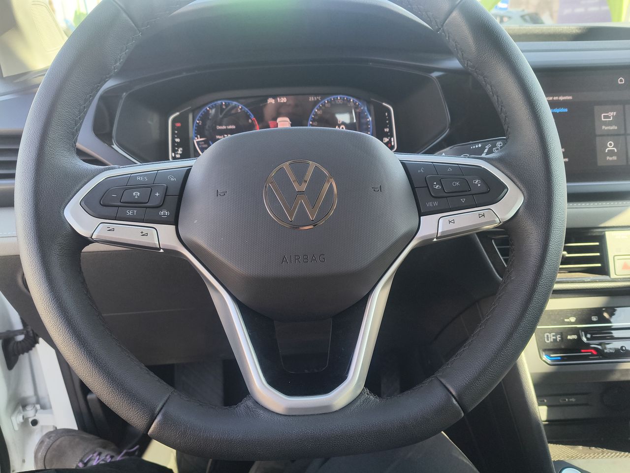 Volkswagen Taos — foto 14 de 21