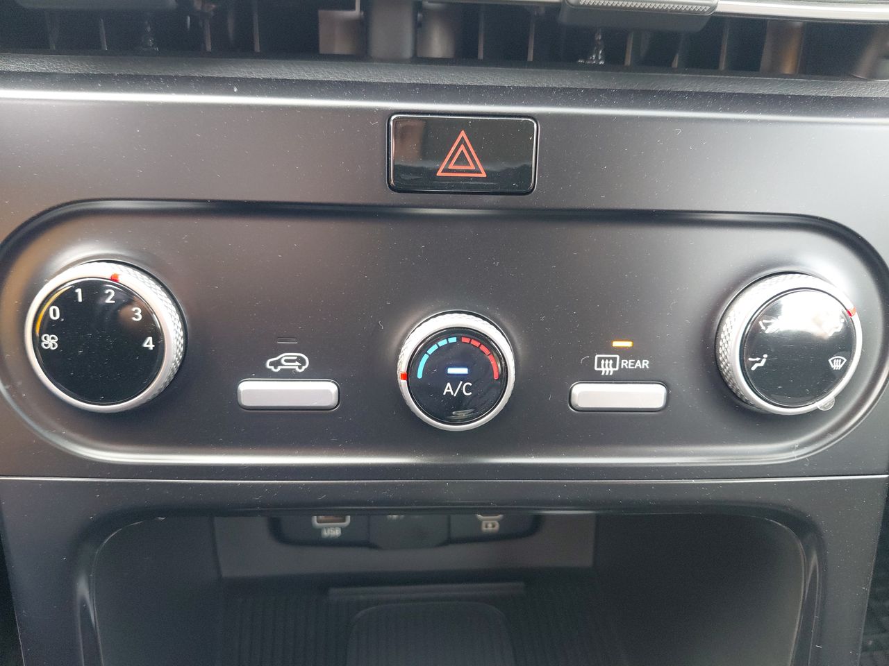 HYUNDAI - 20
