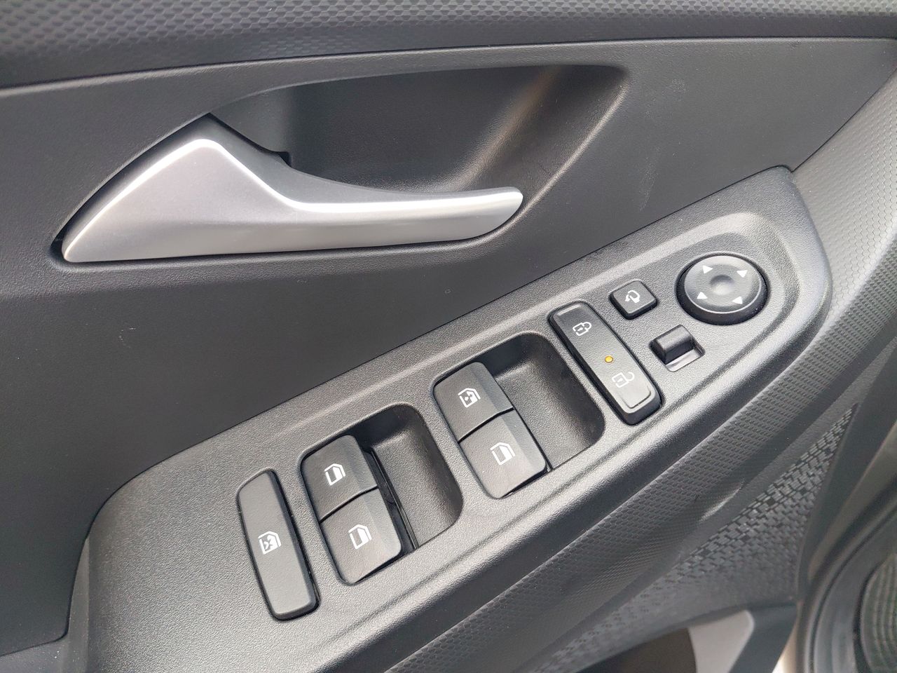 HYUNDAI - 12