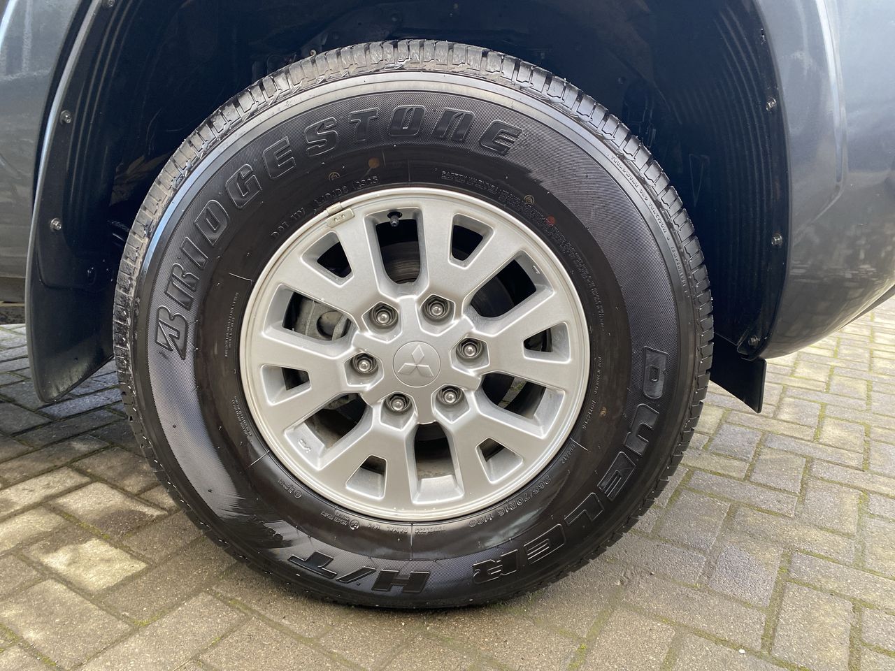 Mitsubishi L200 — foto 10 de 26