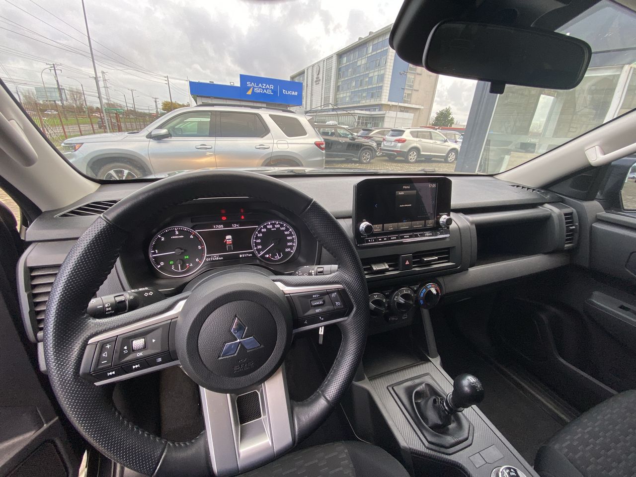 Mitsubishi L200 — foto 24 de 26