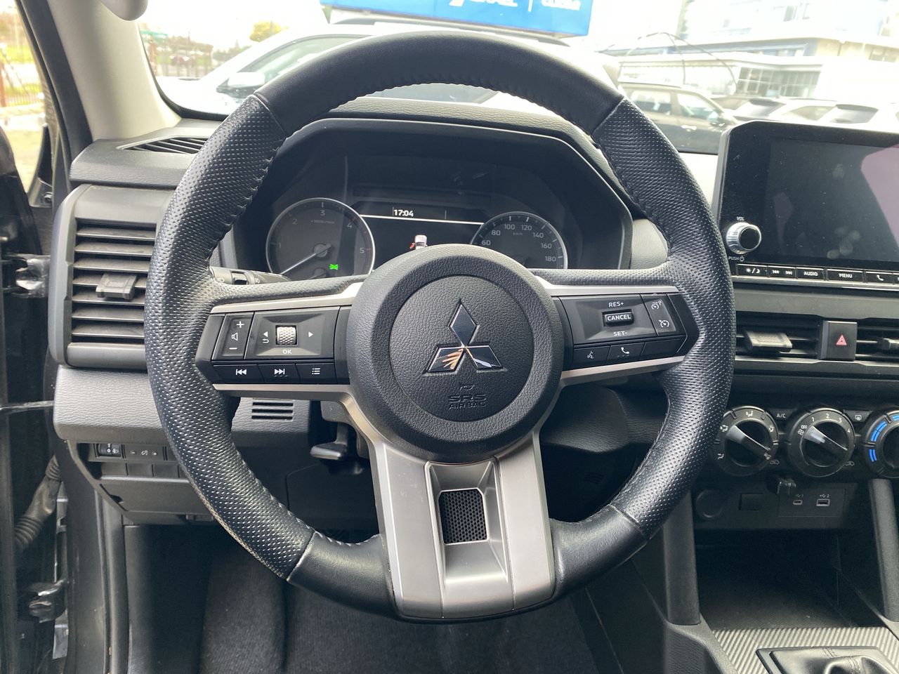 Mitsubishi L200 — foto 17 de 26