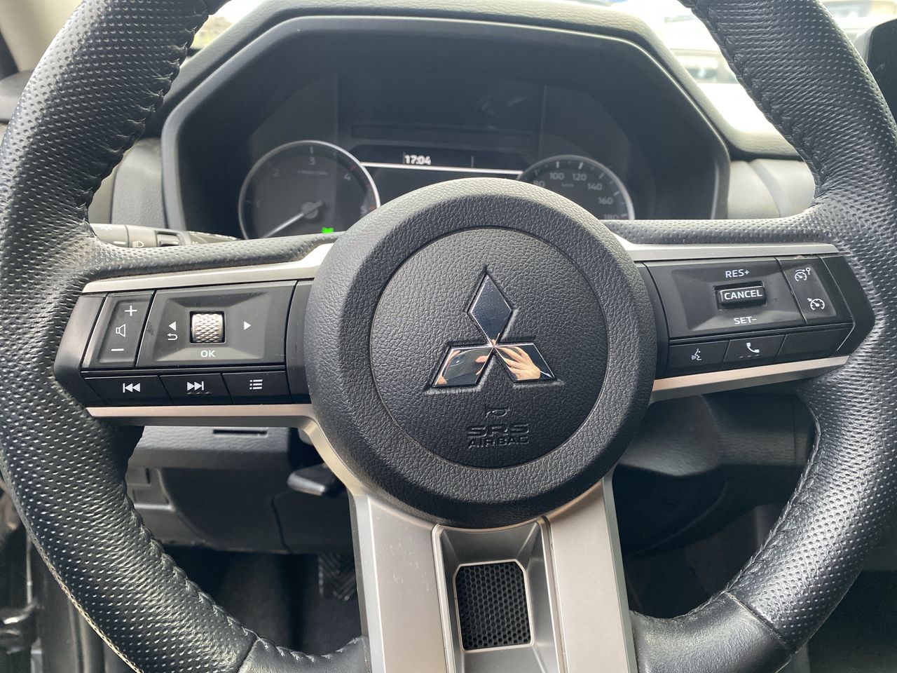 Mitsubishi L200 — foto 18 de 26