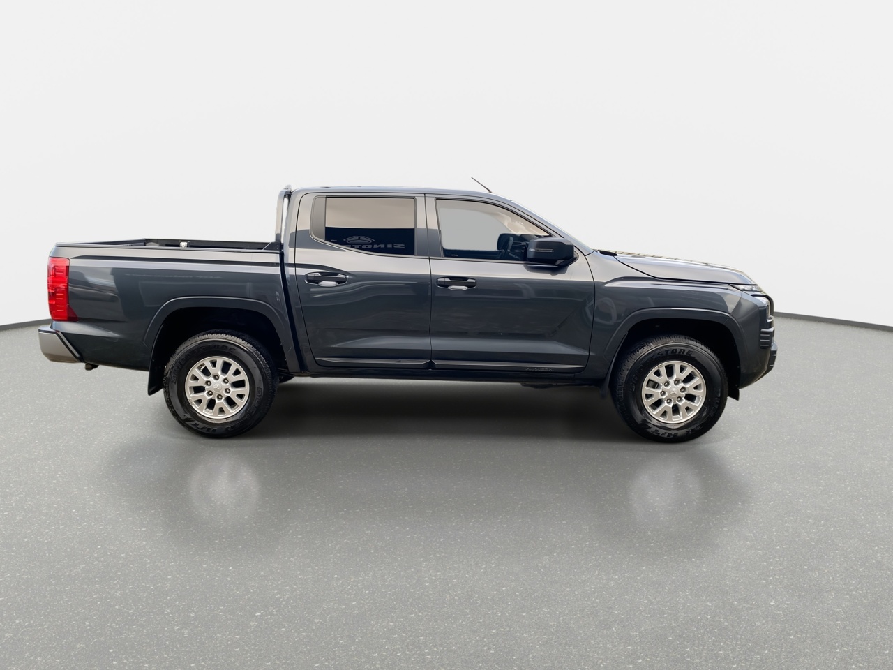 Mitsubishi L200 — foto 9 de 34