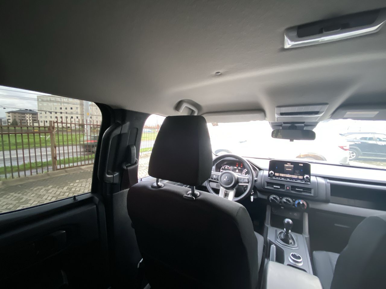 Mitsubishi L200 — foto 9 de 26