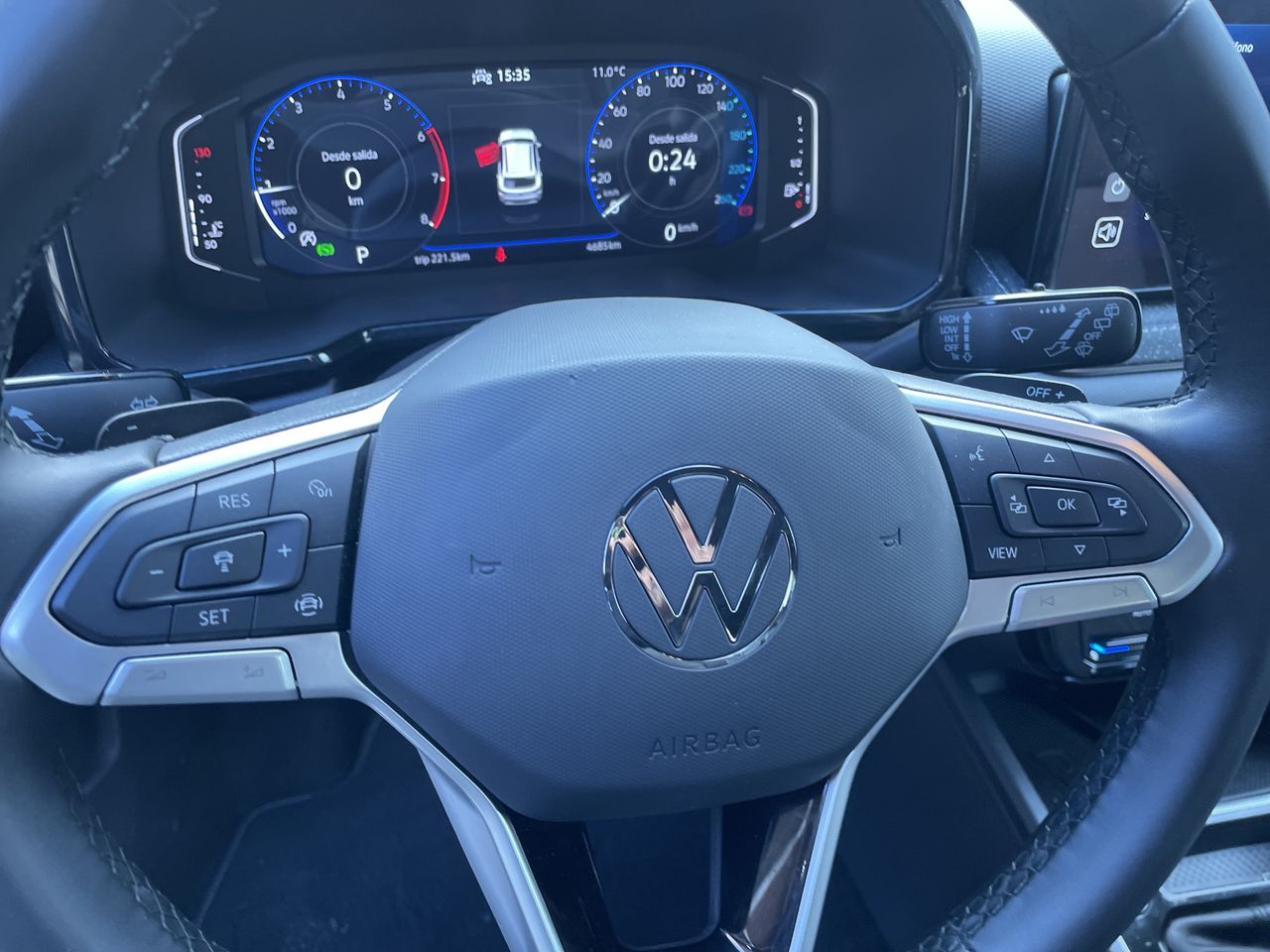 VOLKSWAGEN - 17
